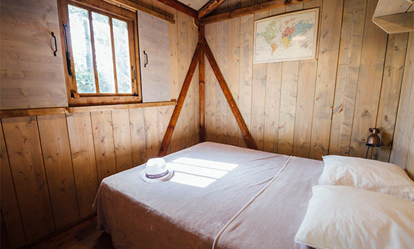 cabane-prestige-premium-chambre-grand-lit.jpg
