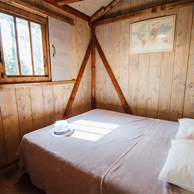 cabane-prestige-premium-chambre-grand-lit.jpg