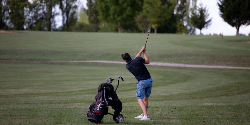 jouer au golf saint cyprien